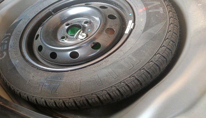 2016 Maruti Swift VXI, Petrol, Manual, 18,342 km, tyre