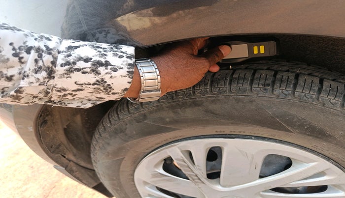 2016 Maruti Swift VXI, Petrol, Manual, 18,342 km, tyre