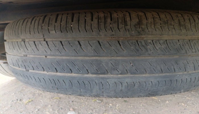 2008 Chevrolet Tavera NEO LS B3 10 STR BS III, Diesel, Manual, 3,27,316 km, tyre