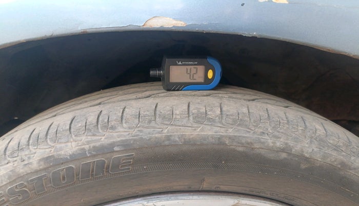 2008 Chevrolet Tavera NEO LS B3 10 STR BS III, Diesel, Manual, 3,27,316 km, tyre