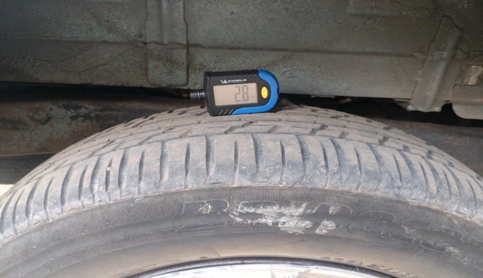 2008 Chevrolet Tavera NEO LS B3 10 STR BS III, Diesel, Manual, 3,27,316 km, tyre