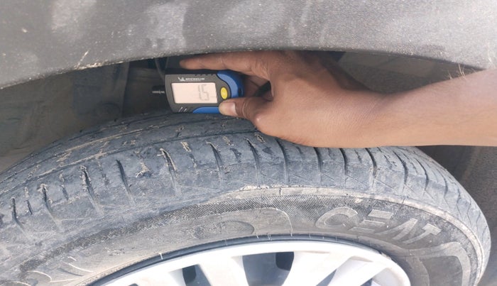 2023 Renault TRIBER RXE MT, Petrol, Manual, 76,633 km, tyre