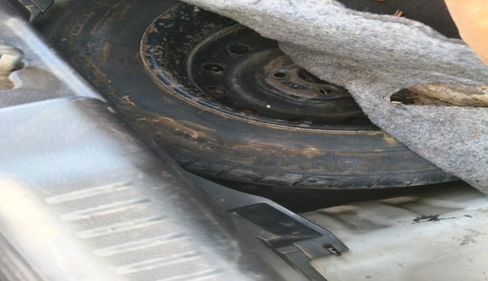 2018 Maruti Swift VXI, Petrol, Manual, 1,08,143 km, tyre