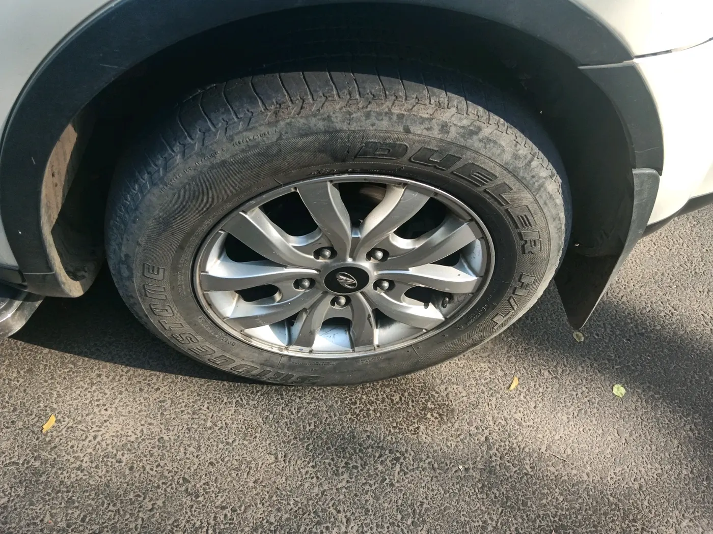2019 Mahindra XUV500 W9, Diesel, Manual, 43,118 km, tyre