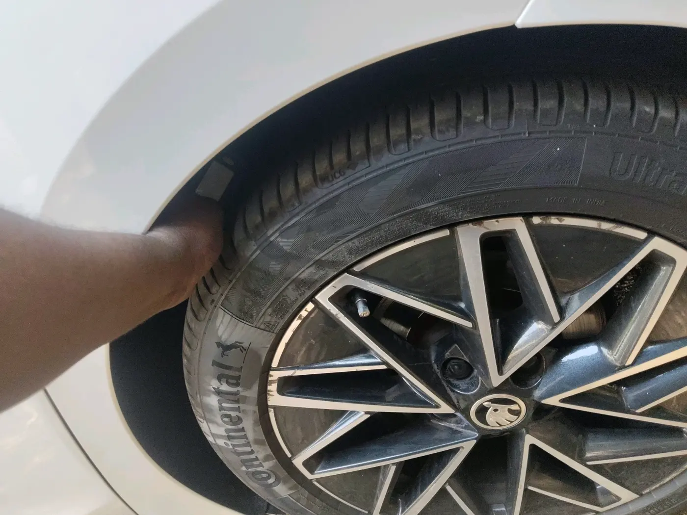 2021 Skoda Octavia L&K 2.0 AT, Petrol, Automatic, 83,024 km, tyre