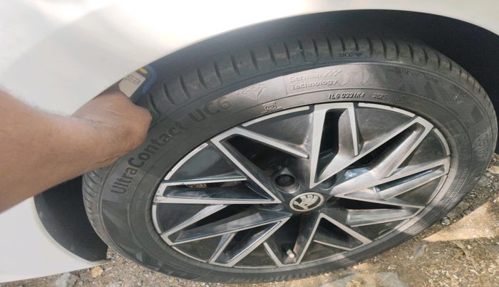 2021 Skoda Octavia L&K 2.0 AT, Petrol, Automatic, 83,024 km, tyre