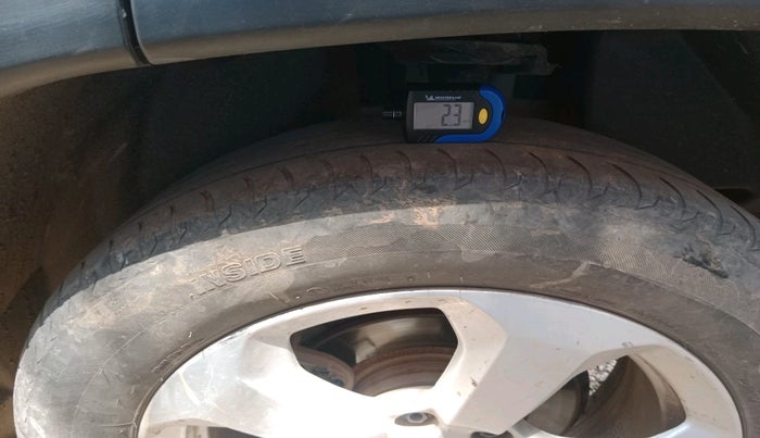 2018 Jeep Compass LONGITUDE (O) 2.0 DIESEL, Diesel, Manual, 1,37,660 km, tyre