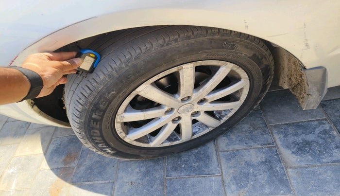 2011 Maruti SX4 VXI, CNG, Manual, 85,969 km, tyre