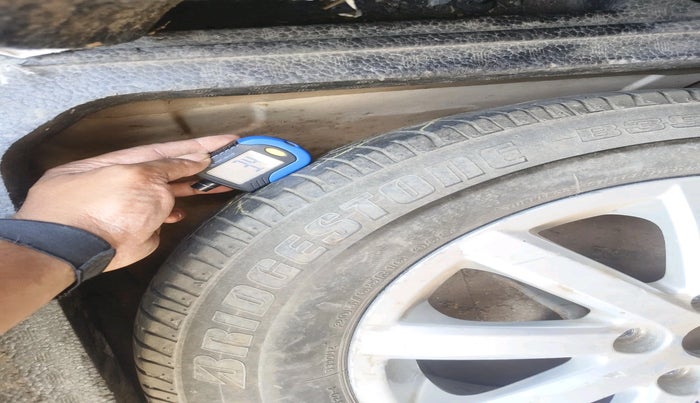 2011 Maruti SX4 VXI, CNG, Manual, 85,969 km, tyre