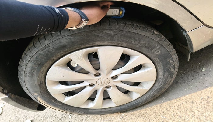 2016 Maruti Baleno DELTA CVT PETROL 1.2, Petrol, Automatic, 1,44,274 km, tyre