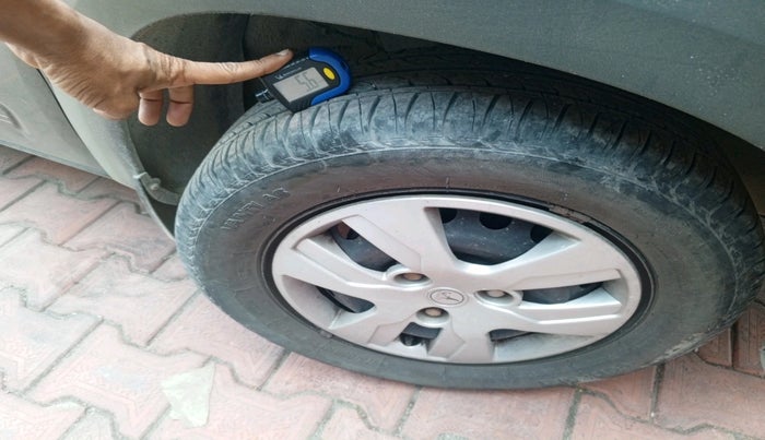 2021 Renault Kwid RXT 1.0 AMT (O), Petrol, Automatic, 70,974 km, tyre