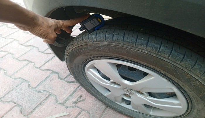 2021 Renault Kwid RXT 1.0 AMT (O), Petrol, Automatic, 70,974 km, tyre