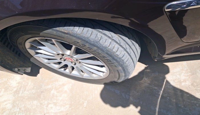 2015 Jaguar XF 2.2 DIESEL LUXURY, Diesel, Automatic, 40,559 km, tyre