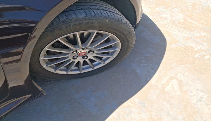 2015 Jaguar XF 2.2 DIESEL LUXURY, Diesel, Automatic, 40,559 km, tyre