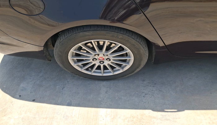 2015 Jaguar XF 2.2 DIESEL LUXURY, Diesel, Automatic, 40,559 km, tyre