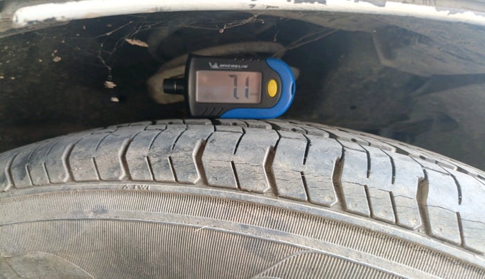 2015 Maruti Swift VDI, Diesel, Manual, 26,748 km, tyre