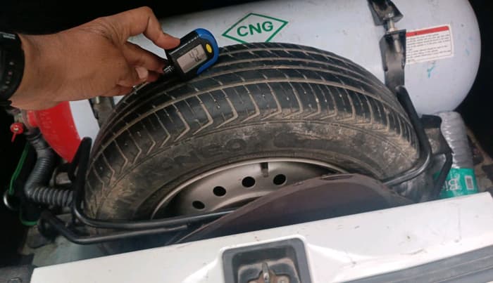 2020 Maruti New Wagon-R LXI CNG 1.0, CNG, Manual, 87,600 km, tyre