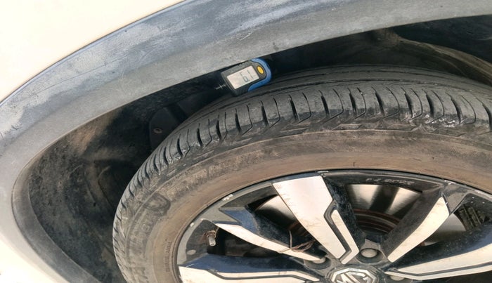 2019 MG HECTOR SHARP 2.0 DIESEL, Diesel, Manual, 1,77,606 km, tyre