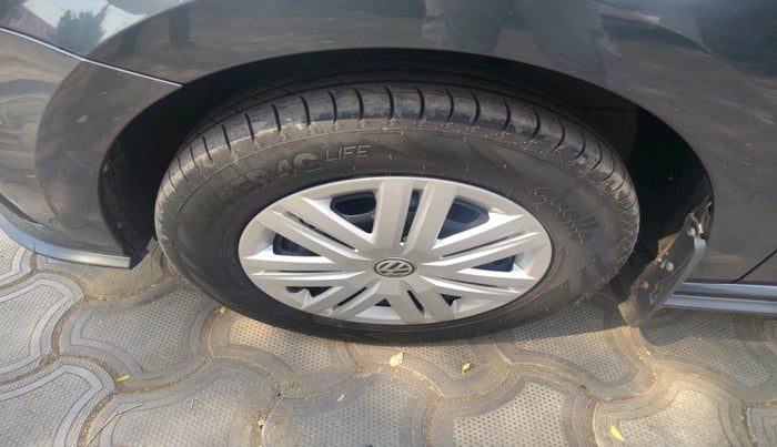 2022 Volkswagen Polo TRENDLINE 1.0L, CNG, Manual, 75,671 km, tyre