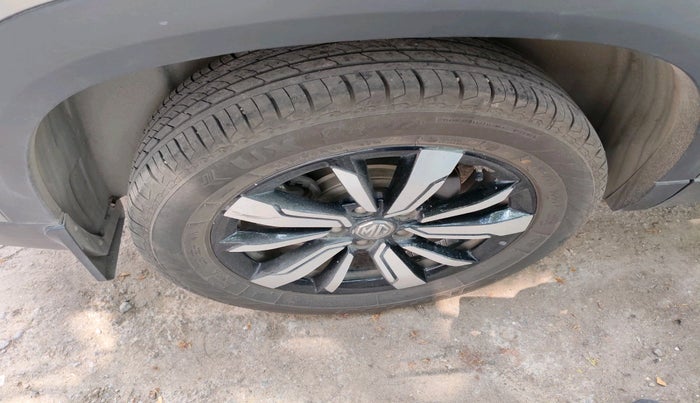 2019 MG HECTOR SHARP 1.5 DCT PETROL, Petrol, Automatic, 1,11,802 km, tyre