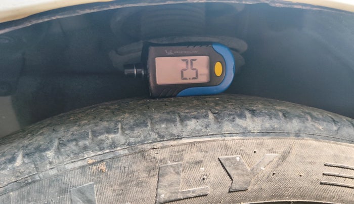 2012 Hyundai Eon ERA +, Petrol, Manual, 69,912 km, tyre