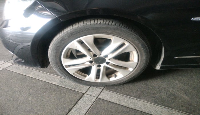 2011 Mercedes Benz E Class E 350 CDI AVANTGARDE, Diesel, Automatic, 1,67,845 km, tyre