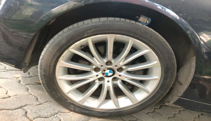 2014 BMW 5 Series 520D LUXURY LINE, Diesel, Automatic, 1,42,230 km, tyre