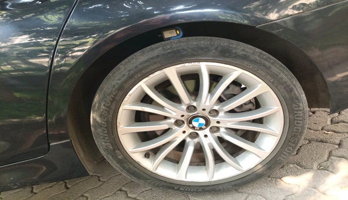 2014 BMW 5 Series 520D LUXURY LINE, Diesel, Automatic, 1,42,230 km, tyre