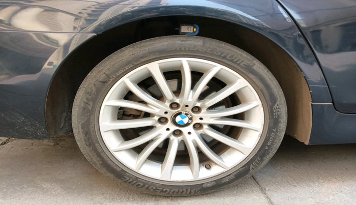 2014 BMW 5 Series 520D LUXURY LINE, Diesel, Automatic, 1,42,230 km, tyre