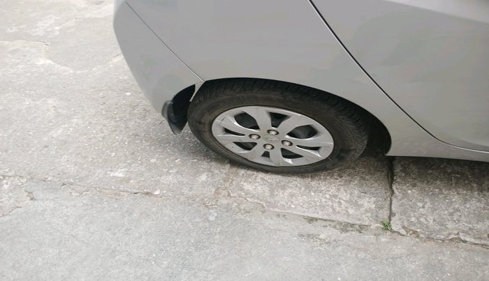 2017 Hyundai Eon SPORTZ, Petrol, Manual, 20,757 km, tyre