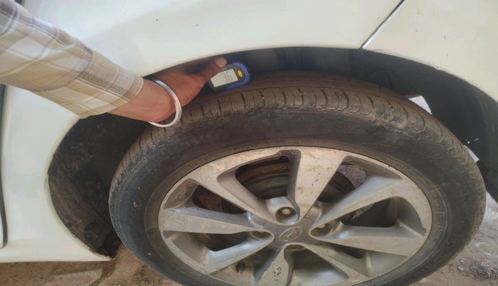 2014 Hyundai Elite i20 SPORTZ 1.4 CRDI, Diesel, Manual, 1,30,453 km, tyre