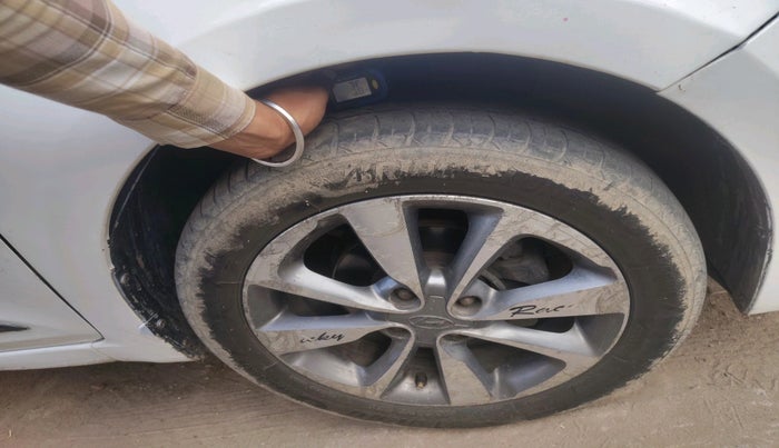 2014 Hyundai Elite i20 SPORTZ 1.4 CRDI, Diesel, Manual, 1,30,453 km, tyre