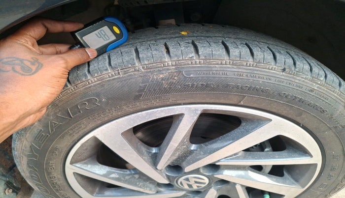 2022 Volkswagen Polo COMFORTLINE 1.0L MPI, Petrol, Manual, 21,679 km, tyre