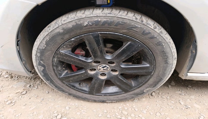 2012 Volkswagen Vento HIGHLINE DIESEL 1.6, Diesel, Manual, 1,21,377 km, tyre