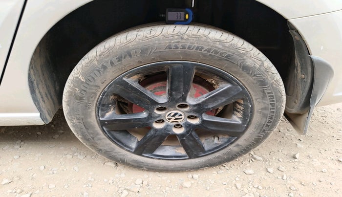 2012 Volkswagen Vento HIGHLINE DIESEL 1.6, Diesel, Manual, 1,21,377 km, tyre