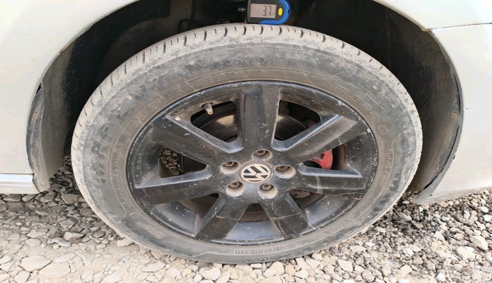 2012 Volkswagen Vento HIGHLINE DIESEL 1.6, Diesel, Manual, 1,21,377 km, tyre