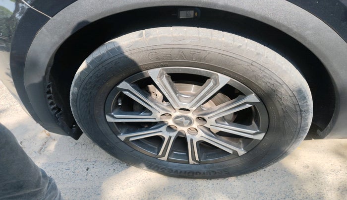 2022 Mahindra XUV700 AX 7 LUXURY D AWD AT 7 STR, Diesel, Automatic, 60,619 km, tyre