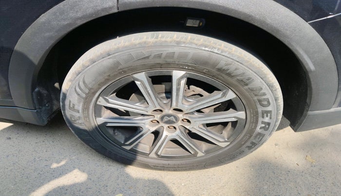 2022 Mahindra XUV700 AX 7 LUXURY D AWD AT 7 STR, Diesel, Automatic, 60,619 km, tyre