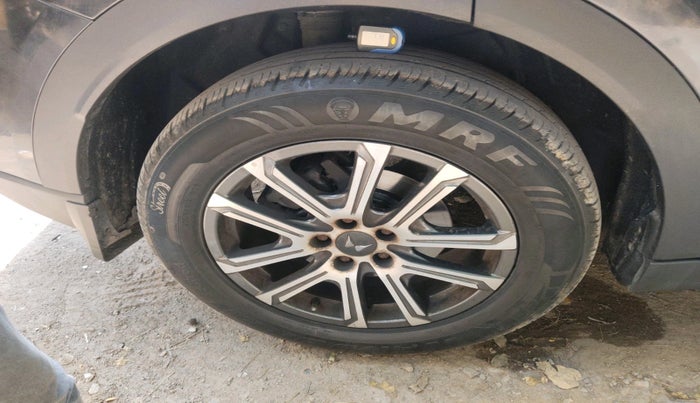 2022 Mahindra XUV700 AX 7 LUXURY D AWD AT 7 STR, Diesel, Automatic, 60,619 km, tyre