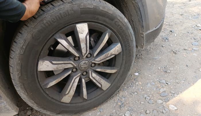 2020 MG HECTOR SHARP 1.5 DCT PETROL, Petrol, Automatic, 1,30,505 km, tyre