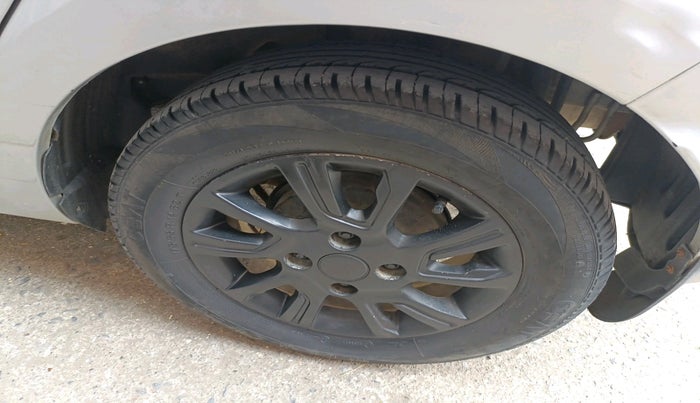 2016 Tata Tiago XZ PETROL, Petrol, Manual, 71,004 km, tyre