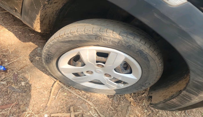 2015 Renault Kwid RXT 1.0, Petrol, Manual, 1,18,049 km, tyre