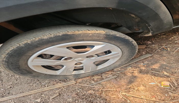 2015 Renault Kwid RXT 1.0, Petrol, Manual, 1,18,049 km, tyre