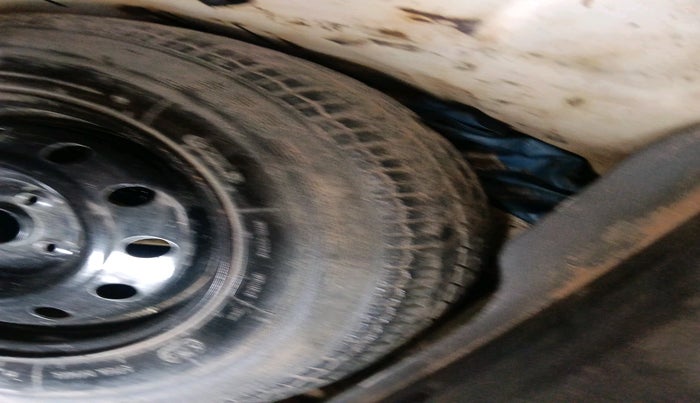 2014 Maruti Swift Dzire VDI, Diesel, Manual, 1,03,447 km, tyre