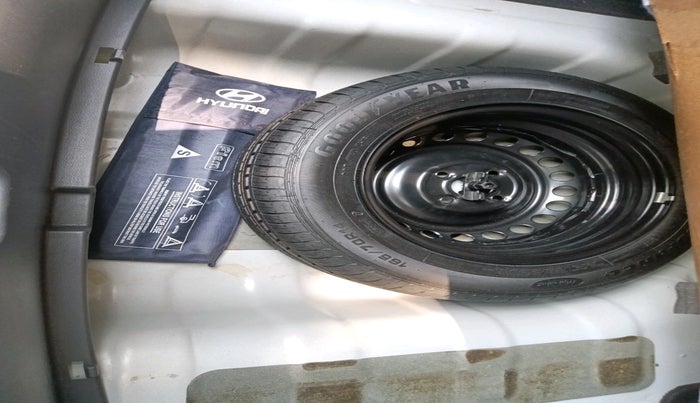 2023 Hyundai AURA SX 1.2 (O), Petrol, Manual, 34,252 km, tyre