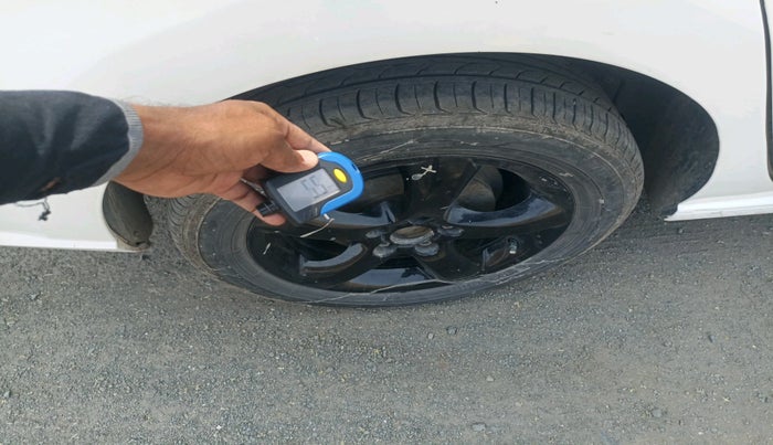 2013 Skoda Rapid ELEGANCE 1.6 TDI CR MT, Diesel, Manual, 1,95,093 km, tyre