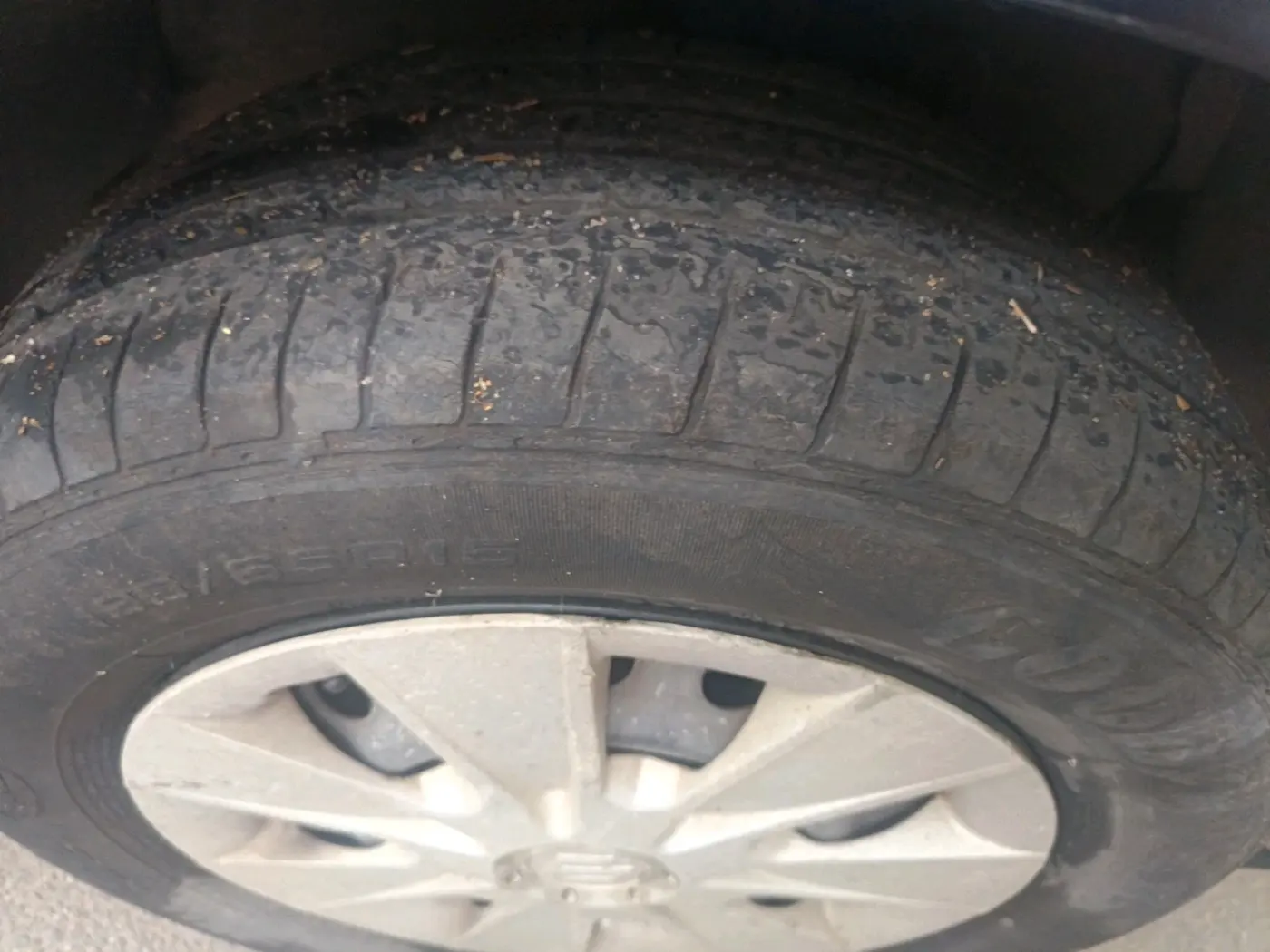 2008 Maruti Swift LXI 1.3, Petrol, Manual, 1,15,176 km, tyre