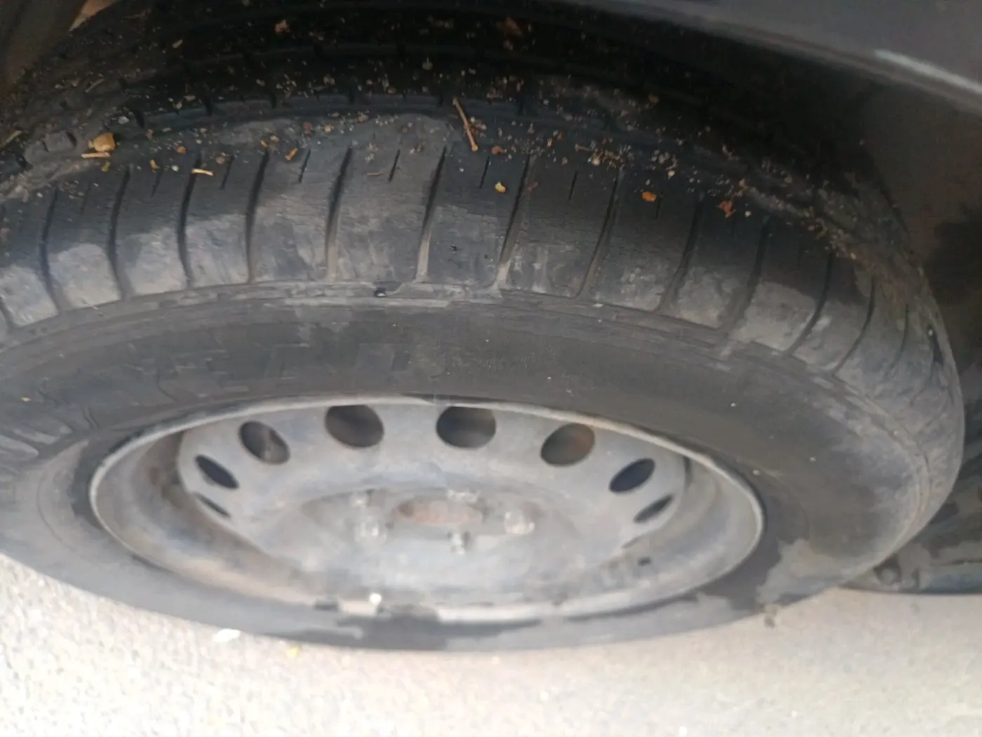 2008 Maruti Swift LXI 1.3, Petrol, Manual, 1,15,176 km, tyre
