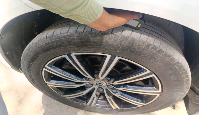 2020 Volvo XC 60 D5 INSCRIPTION, Diesel, Automatic, 67,367 km, tyre