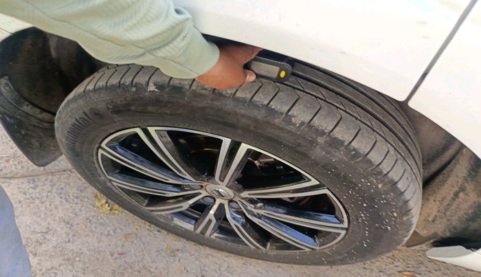 2020 Volvo XC 60 D5 INSCRIPTION, Diesel, Automatic, 67,367 km, tyre